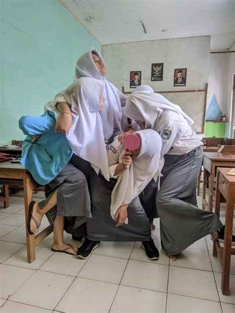 Pin Oleh Hlptnnsa Di Friends Orang Cantik Gaya Hijab Perkumpulan Wanita