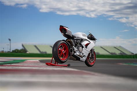 2020 Ducati Panigale V2 now in White Rosso colour scheme, Malaysia ...