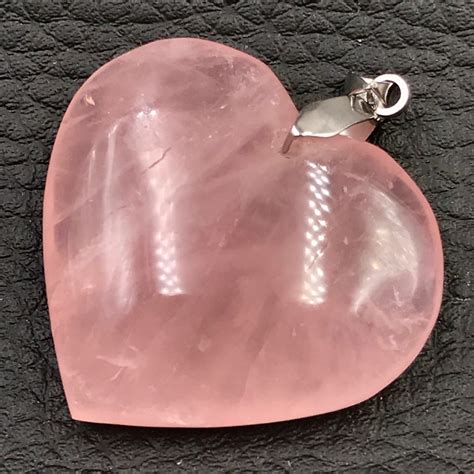 Pendentif En Quartz Rose De Madagascar R F Qro Coeur De Pierres