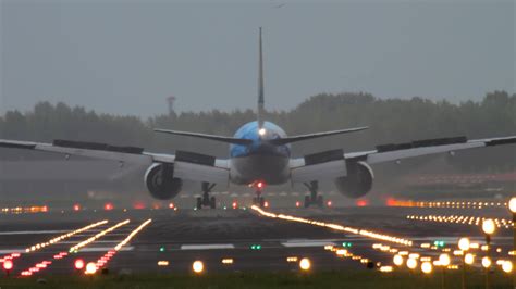 KLM Boeing 777 landing 8296733 Stock Video at Vecteezy