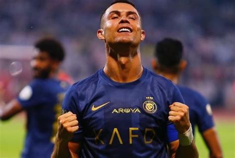 Cristiano Ronaldo Marca Mais Um Golo E Chega Aos Em