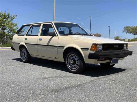 Toyota Corolla Hatchback Brown Rwd Automatic Deluxe Classic