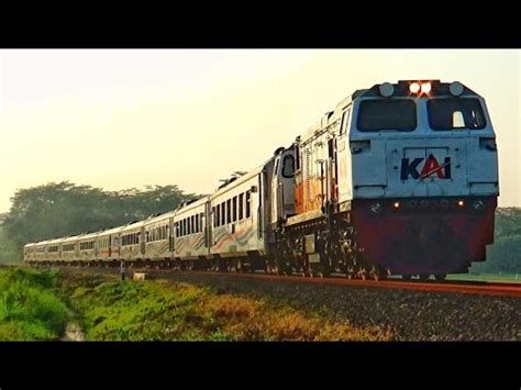 KECEPATAN TINGGI ARGO SEMARANGAN DI TIKUNGAN Hunting Kereta Api Pagi