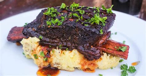 Beer Braised Short Ribs With Mashed Potatoes Lodge Cast Iron