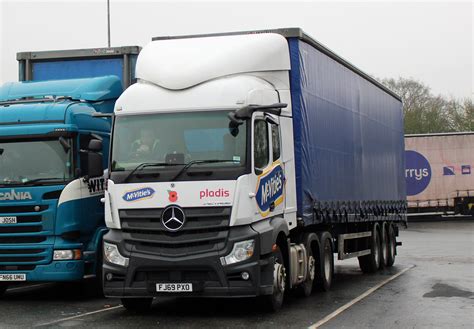 Mcvities Pladis Fj Pxo Mercedes Actros Ssc Curtainside Flickr