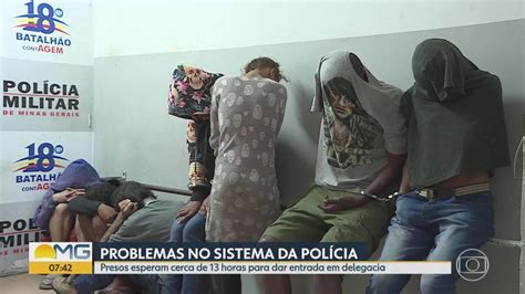 V Deo Presos Esperam Por Horas Para Serem Recebidos Em Delegacia Na