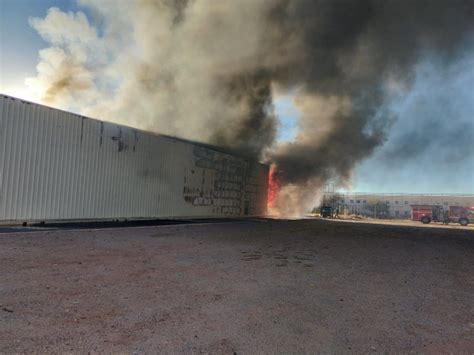 Incendio En Empresa Moviliza A Cuerpos De Emergencia