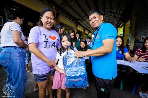 Valenzuela Lgu Sinimulan Na Ang Distribusyon Ng Bagong Uniform At