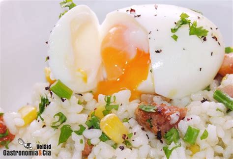 Ensalada de arroz bacon y huevo Gastronomía Cía