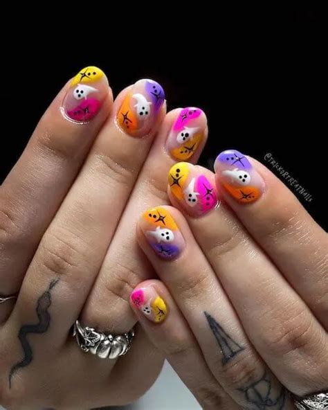 50 Creepy And Cute Short Halloween Nails 2024 Perfect For The Spooky