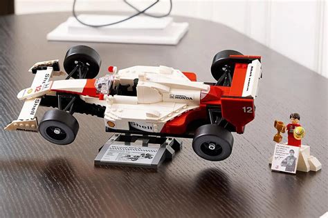 Nouveauté LEGO Icons 10330 McLaren MP4 4 Ayrton Senna premiers