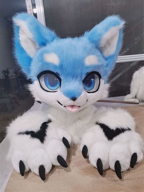 Yimaniao On Twitter Fursuit Paws Fursuit Furry Fursuit