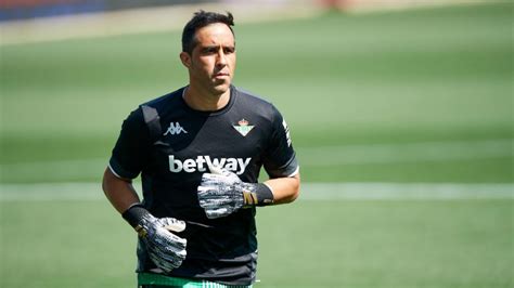 Claudio Bravo Anuncia Su Retiro Del F Tbol El Periodista