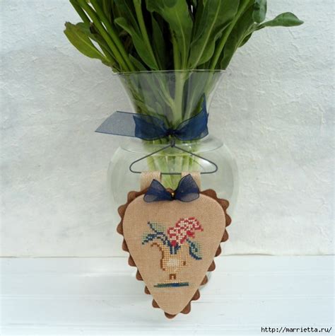 Подвески с вышивкой для новогодней елочки. Идеи для вдохновения