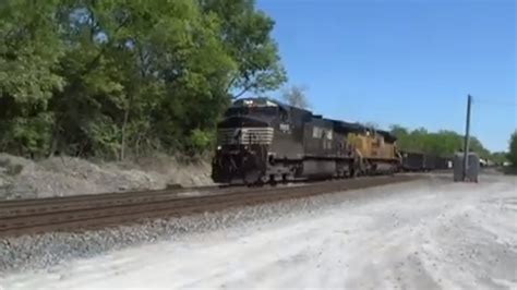 A Fast And Loud Norfolk Southern Manifest Train Youtube