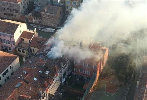 Incendio A Venezia Le Immagini Dell Elicottero Corriere Veneto