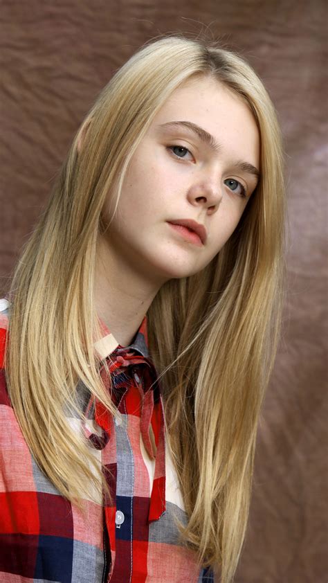 Elle Fanning Wallpaper - WallpaperSafari