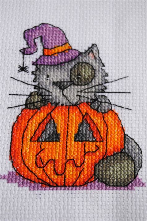 Pull The Other Thread Durene Jones Freebie Halloween Finish