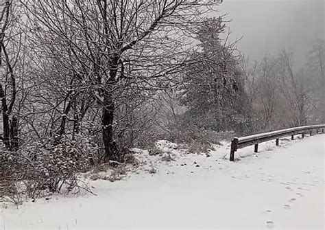 In Toscana Centimetri Di Neve Allabetone E Sullamiata Il Tirreno