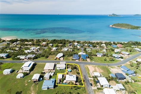 4 Arkhurst Road Hideaway Bay Qld 4800 Domain