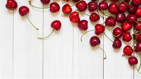 Fondos de Pantalla 1366x768 Cereza Baya Rojo Tarjeta de felicitación de