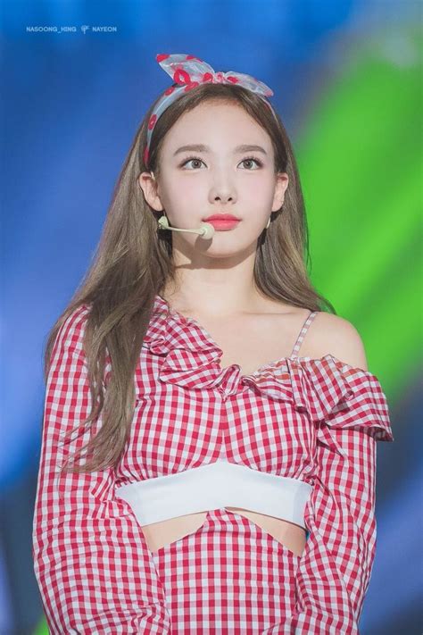 Pin by Kpopgr1ls on ᴛᴡɪᴄᴇ Kpop girls Nayeon Red outfit