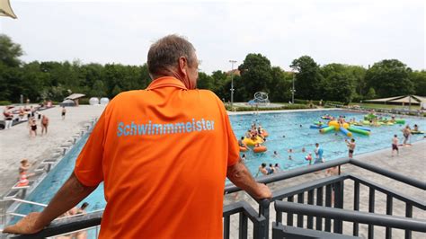 K Nstliche Intelligenz Kann Bademeister Im Schwimmbad Unterst Tzen