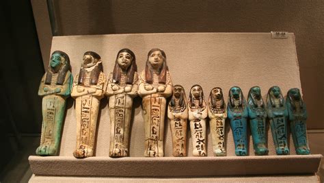 Egypt : discovered mummies of ancient priests buried with thousands of ...