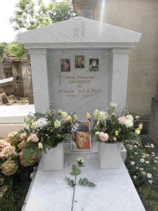 45 tombes de chanteurs et de chanteuses au Père Lachaise Bertrand