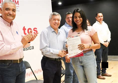 Titular De La Seg Entrega A Docentes Nombramientos De Horas Adicionales