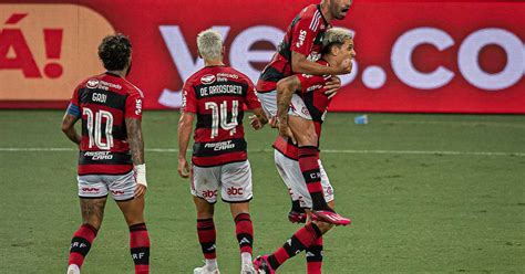 Fabr Cio Bruno Vibra Vit Ria Do Flamengo Sobre O Vasco Na Semi Do