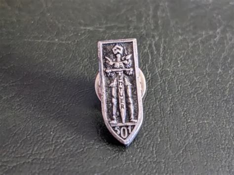 Pins Insigne Militaire E Rcc Regiment De Chars Combat Chevalier