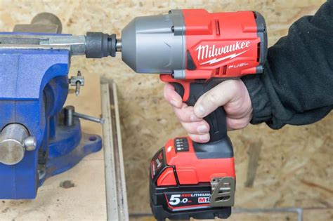 TEST AKUMULATOROWEGO KLUCZA UDAROWEGO MILWAUKEE M18 FHIW