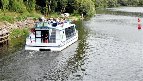 Le Bateau lOlt au fil de leau pour découvrir la vallée du Lot