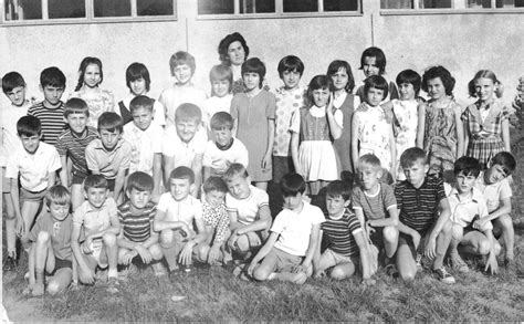 Deseta osnovna škola razred sa razrednicom Budimir Vera 22 05 1971