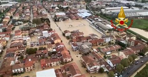 Nubifragio In Toscana L Elicottero Dei Vigili Del Fuoco Sorvola Le