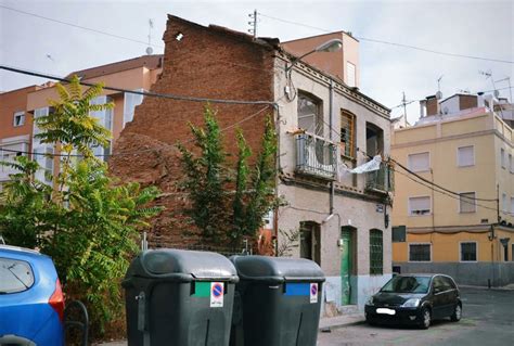 Desalojo Y Derribo Del Edificio Okupado ‘la Higuera En La Calle Genciana