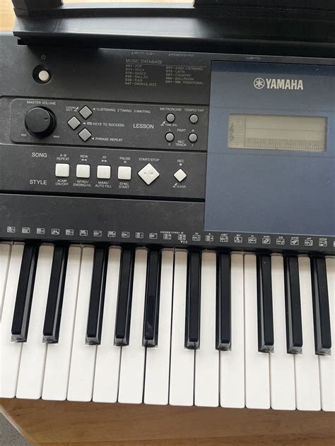 Yamaha PSR E333 Electronic Keyboard 5octave 61 Key Touch Response Piano