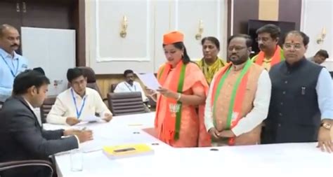 Lok Sabha Elections 2024 Bjp Candidate Navneet Rana Files Nomination From Amravati Watch Video