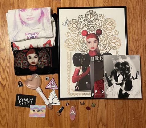 Selling some of my Poppy merch. Info in reply : r/that_Poppy