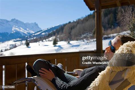 Snow Sun Tanning ストックフォトと画像 Getty Images