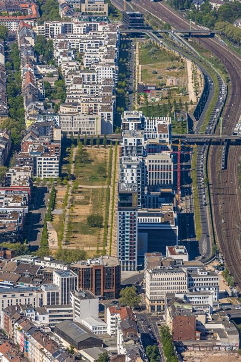 Düsseldorf aus der Vogelperspektive Neubau Hochhaus Baustelle der