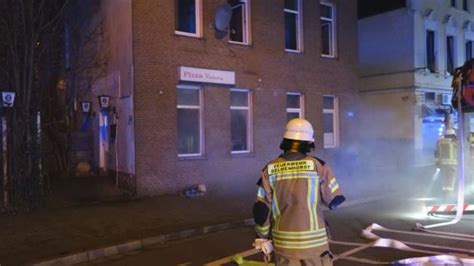 Gro Einsatz In Delmenhorst Feuer In Wohnhaus Und Pizzeria Dko