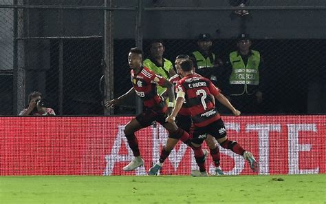 Flamengo fecha Libertadores 16 de aproveitamento e nenhuma vitória