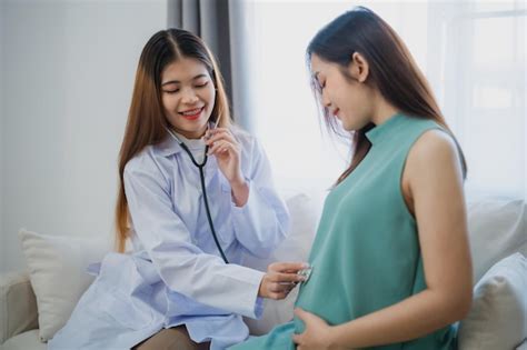 Premium Photo Asian Professional Woman Doctor Using Stethoscope