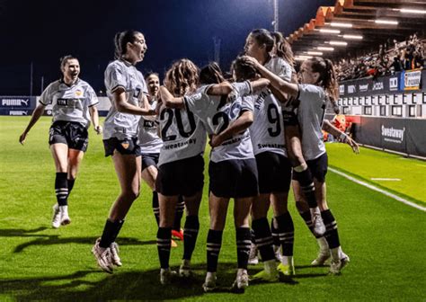 El VCF Femenino Golea Al Granada Y Se Aleja Del Descenso