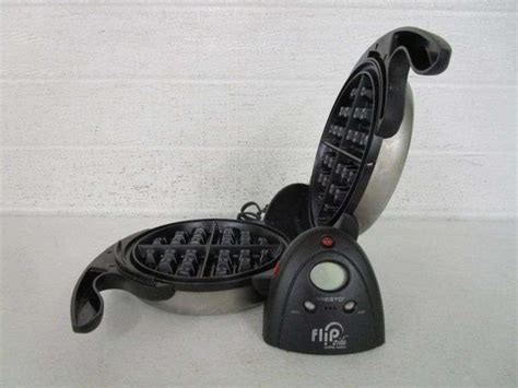 Presto Flip Side Belgian Waffle Maker - Oberman Auctions