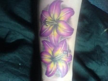 Purple-yellow lily tattoo | Tatoveringsidéer