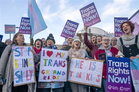 Reino Unido: las mujeres trans no podrán ser atendidas en los