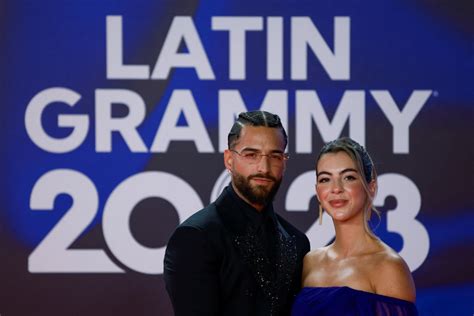 Grávidos, Maluma posa com a namorada, Susana Gomez, no Grammy Latino ...